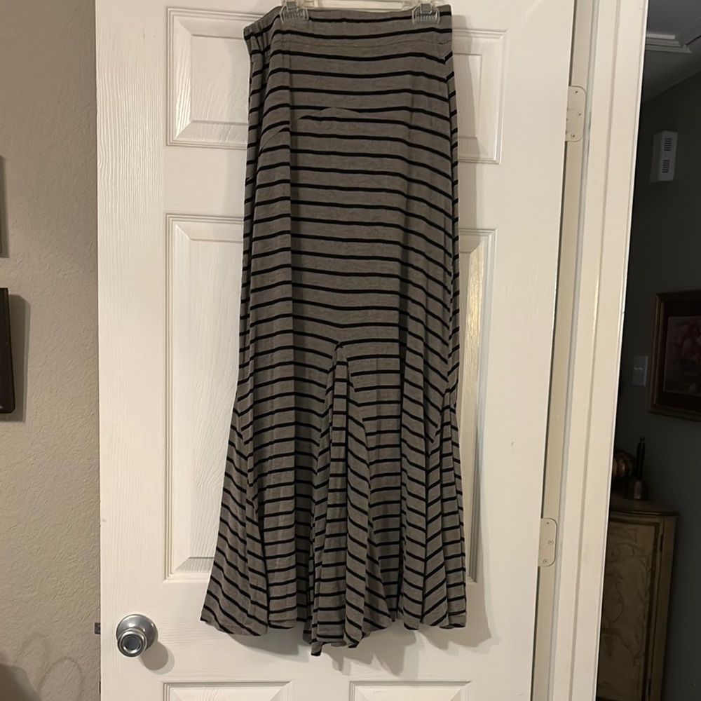 Poof! Gray Pleated Trumpet Maxi Skirt